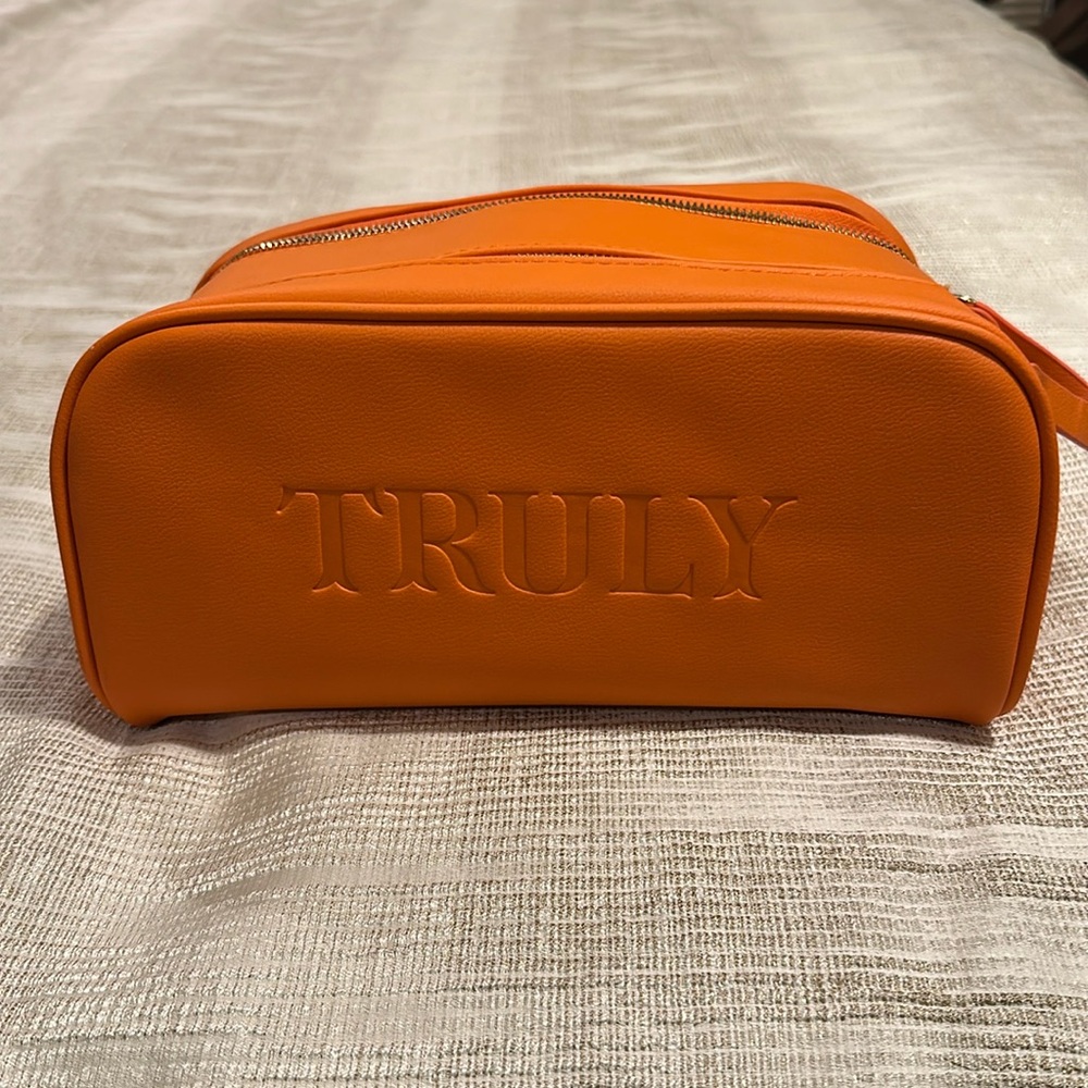 NWOT Truly Signature Vanity/Cosmetic Bag in Bright Orange
